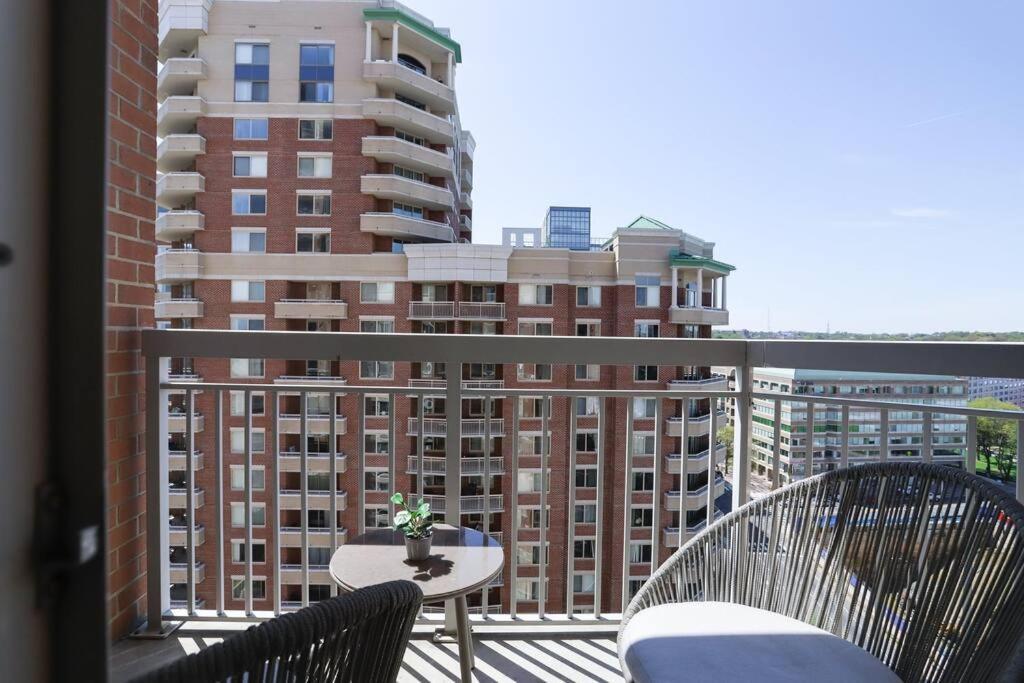 Bright Apartment Walk To Ballston Metro Arlington Buitenkant foto
