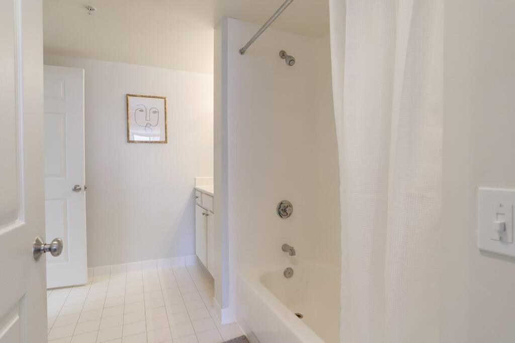 Bright Apartment Walk To Ballston Metro Arlington Buitenkant foto