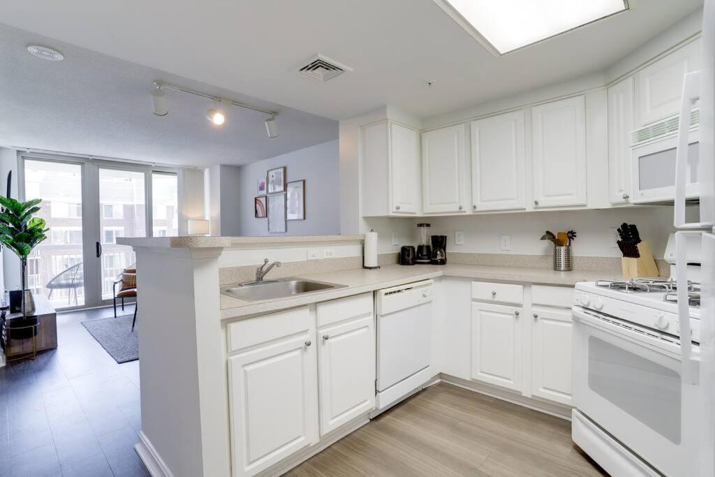 Bright Apartment Walk To Ballston Metro Arlington Buitenkant foto